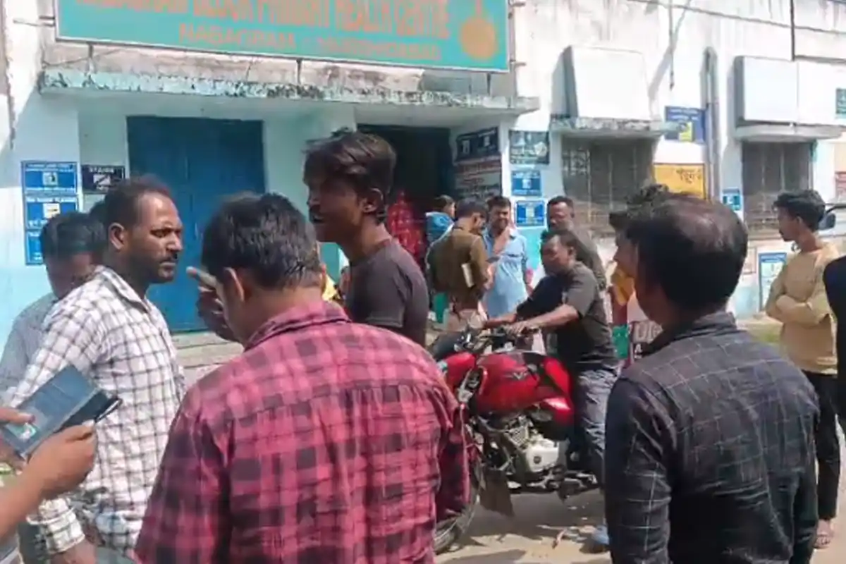 Murshidabad Hospital Negligence: नबग्राम अस्पताल में इलाज की लापरवाही से महिला की मौत, डॉक्टर नहीं होने का आरोप