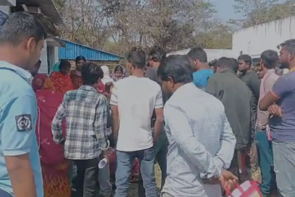 Murshidabad Hospital Negligence: नबग्राम अस्पताल में इलाज की लापरवाही से महिला की मौत, डॉक्टर नहीं होने का आरोप