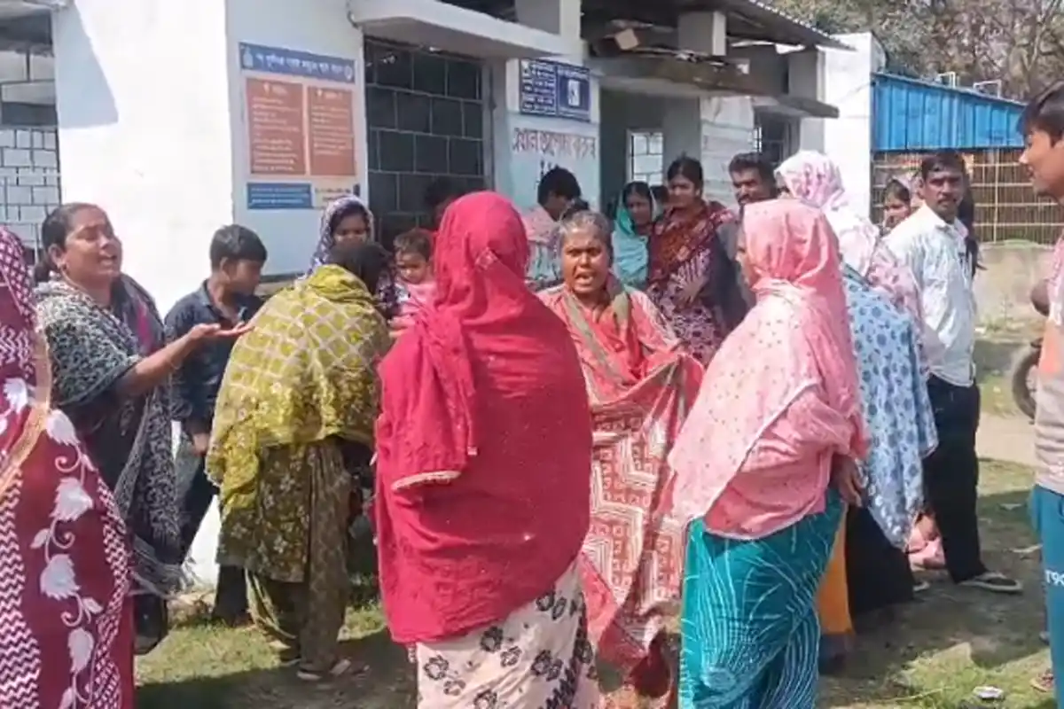 Murshidabad Hospital Negligence: नबग्राम अस्पताल में इलाज की लापरवाही से महिला की मौत, डॉक्टर नहीं होने का आरोप
