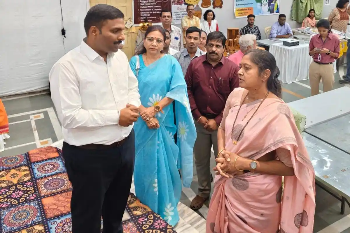 Amrut Peth exhibition Nagpur: नागपुर में 'अमृत पेठ' प्रदर्शनी का शुभारंभ: महापौर नीता ठाकरे ने किया उद्घाटन, स्थानीय नवउद्यमियों को मिला मंच 12 Amrut Peth exhibition Nagpur 2026: नागपुर में 'अमृत पेठ' प्रदर्शनी का शुभारंभ: महापौर नीता ठाकरे ने किया उद्घाटन, स्थानीय नवउद्यमियों को मिला मंच