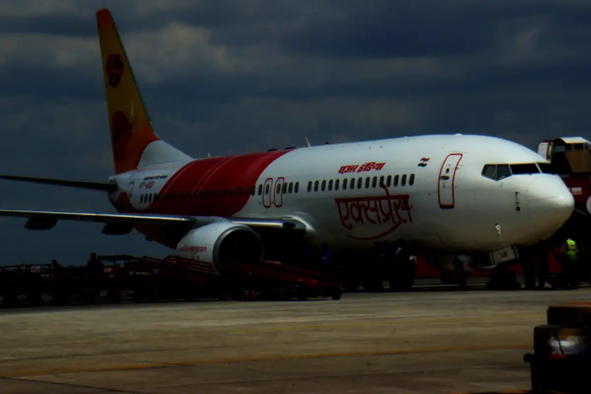  India trapped in war