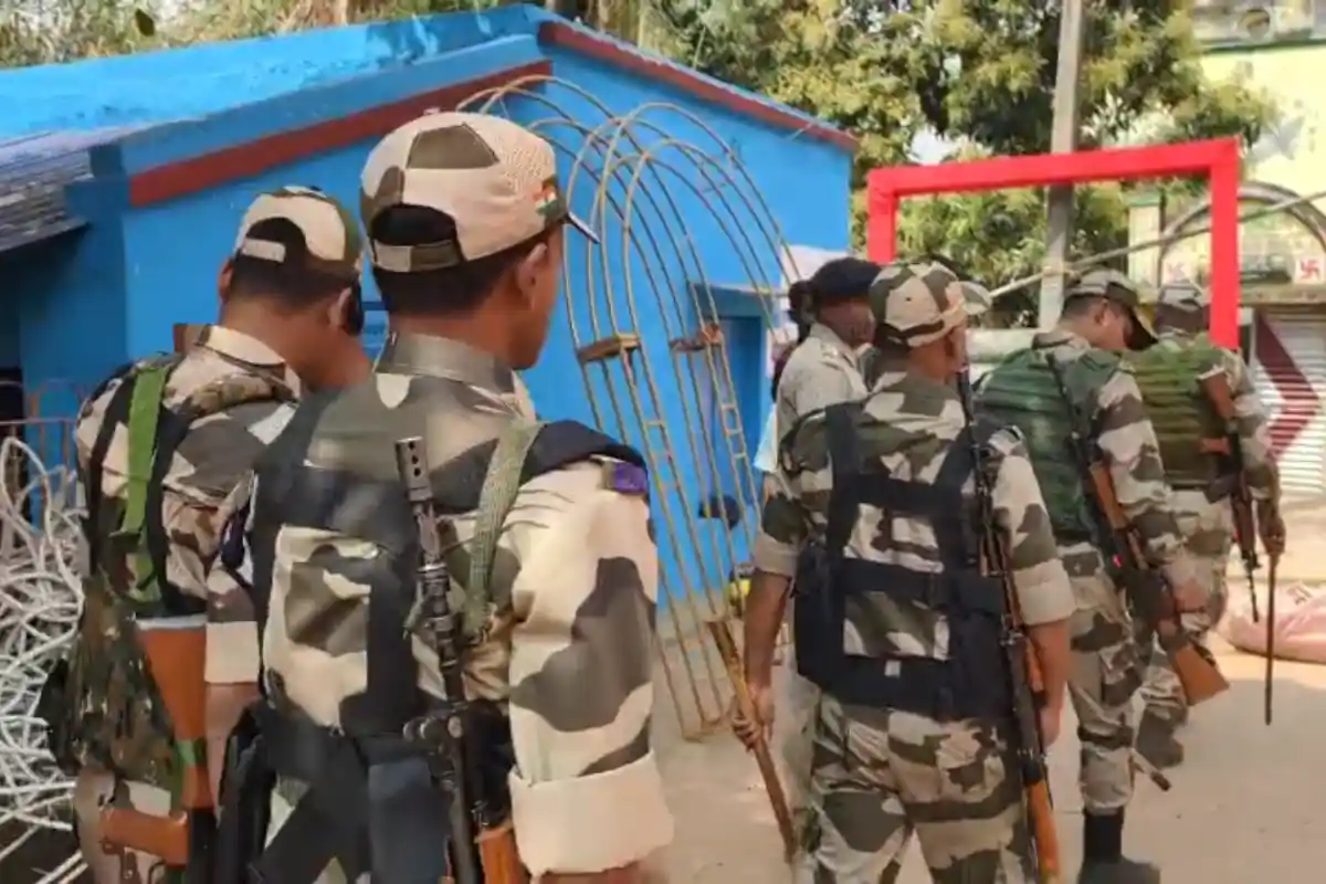 Central forces route march Durgapur Kanksa election 2026: विधानसभा चुनाव से पहले कांकसा में केंद्रीय बल का रूट मार्च — बूथों का निरीक्षण, मतदाताओं से की बातचीत