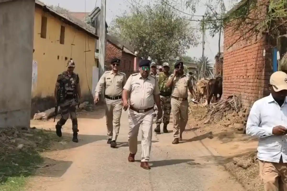 Central forces route march Durgapur Kanksa election 2026: विधानसभा चुनाव से पहले कांकसा में केंद्रीय बल का रूट मार्च — बूथों का निरीक्षण, मतदाताओं से की बातचीत