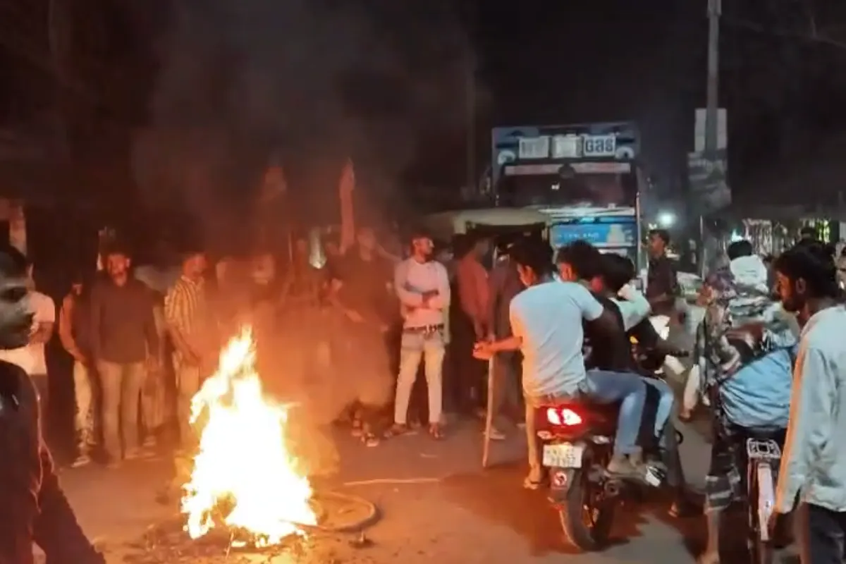 SIR final voter list West Bengal TMC protest Hingalganj 2026: SIR की अंतिम सूची जारी होते ही भड़के TMC कार्यकर्ता — साहापुर मोड़ पर टायर जलाकर रोड जाम, शुभेंदु अधिकारी का पुतला दहन