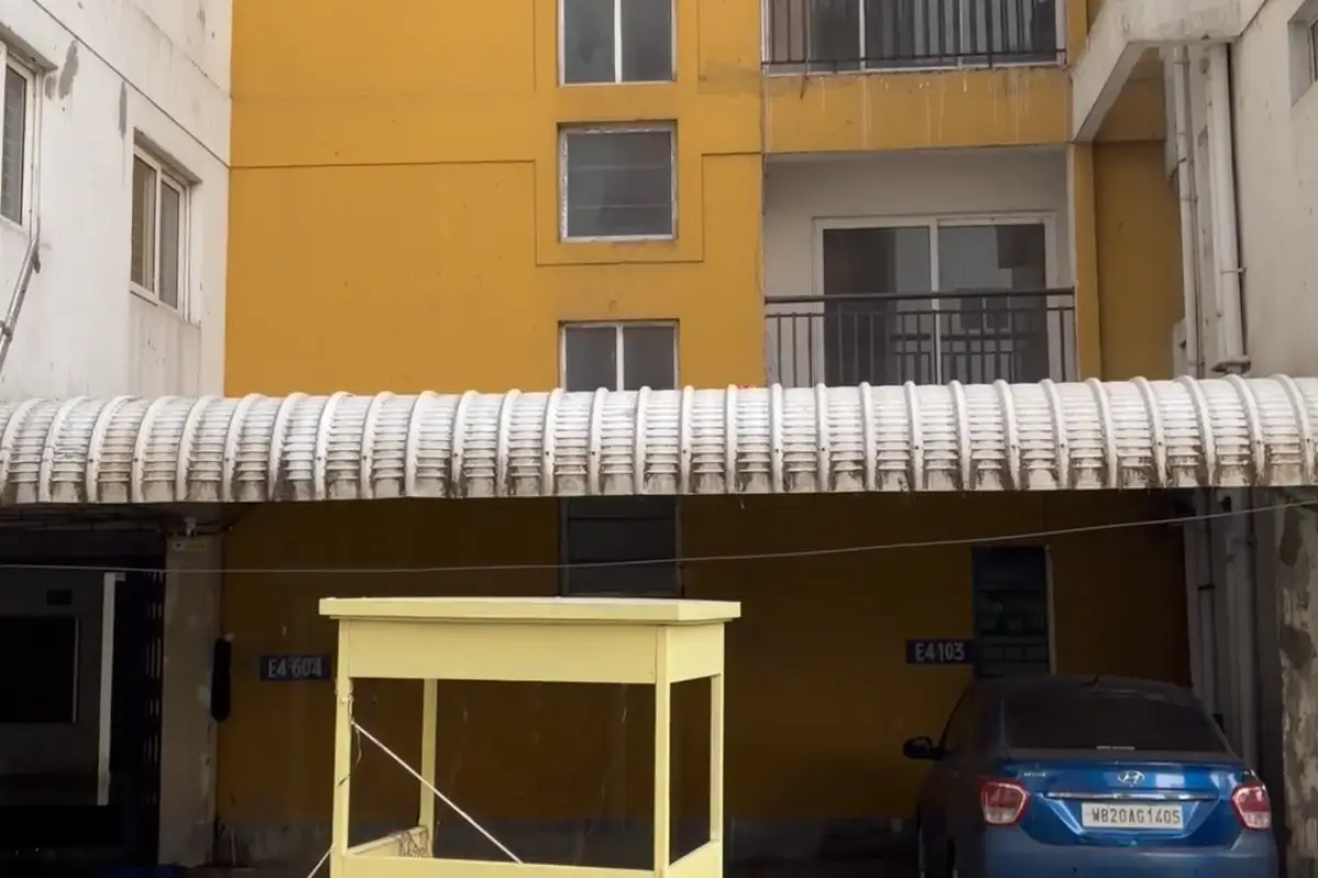 Kolkata News: महेशतला में पांच मंजिला इमारत में भीषण आग, रसोई से लगी आग, बुजुर्ग दंपती बाल-बाल बचे | Photos 14 Maheshtala apartment fire Kolkata News: महेशतला में पांच मंजिला इमारत में भीषण आग, रसोई से लगी आग, बुजुर्ग दंपती बाल-बाल बचे