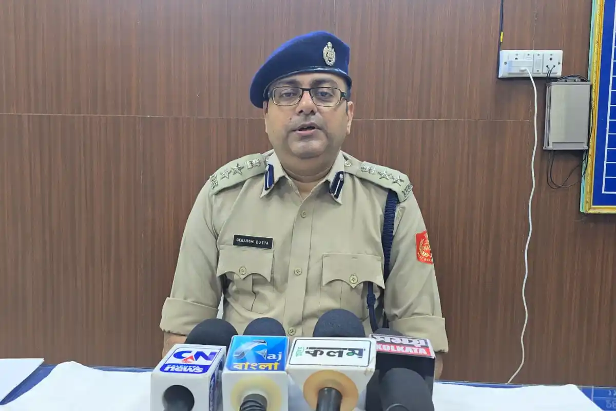 Lost Mobile Phones Recovery By Sealdah Station: शियालदह जीआरपी ने एक महीने में 127 मोबाइल लौटाए (Image Source: RB / Ekbal)