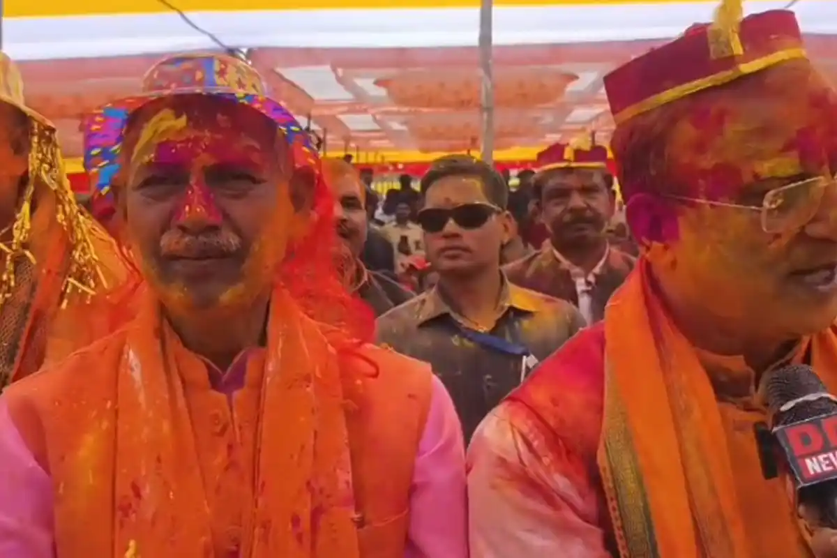 Mangal Pandey NDA Holi Milan Siwan: सिवान में एनडीए का भव्य होली मिलन समारोह | राष्ट्र भारत न्यूज़ (Image Source: RB / Akash Srivastava)