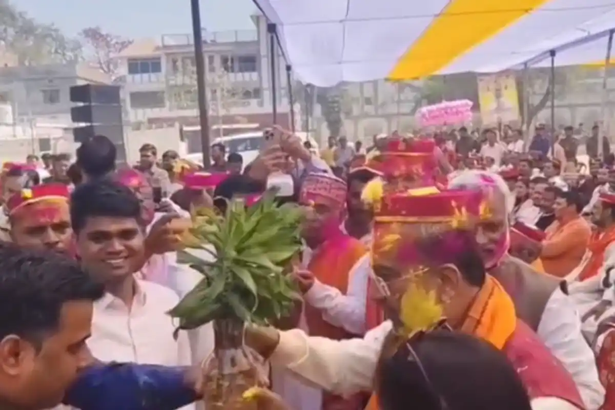 Mangal Pandey NDA Holi Milan Siwan: सिवान में एनडीए का भव्य होली मिलन समारोह | राष्ट्र भारत न्यूज़ (Image Source: RB / Akash Srivastava)