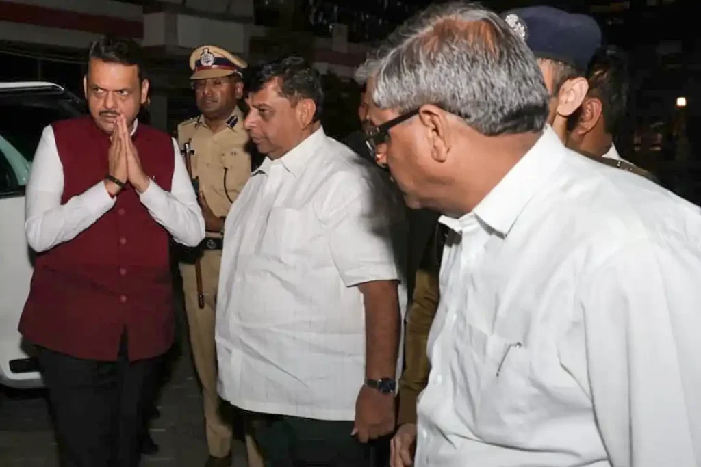 Nagpur: राऊळगाव विस्फोट के घायलों से मिले मुख्यमंत्री देवेंद्र फडणवीस, अस्पताल में ली उपचार की जानकारी