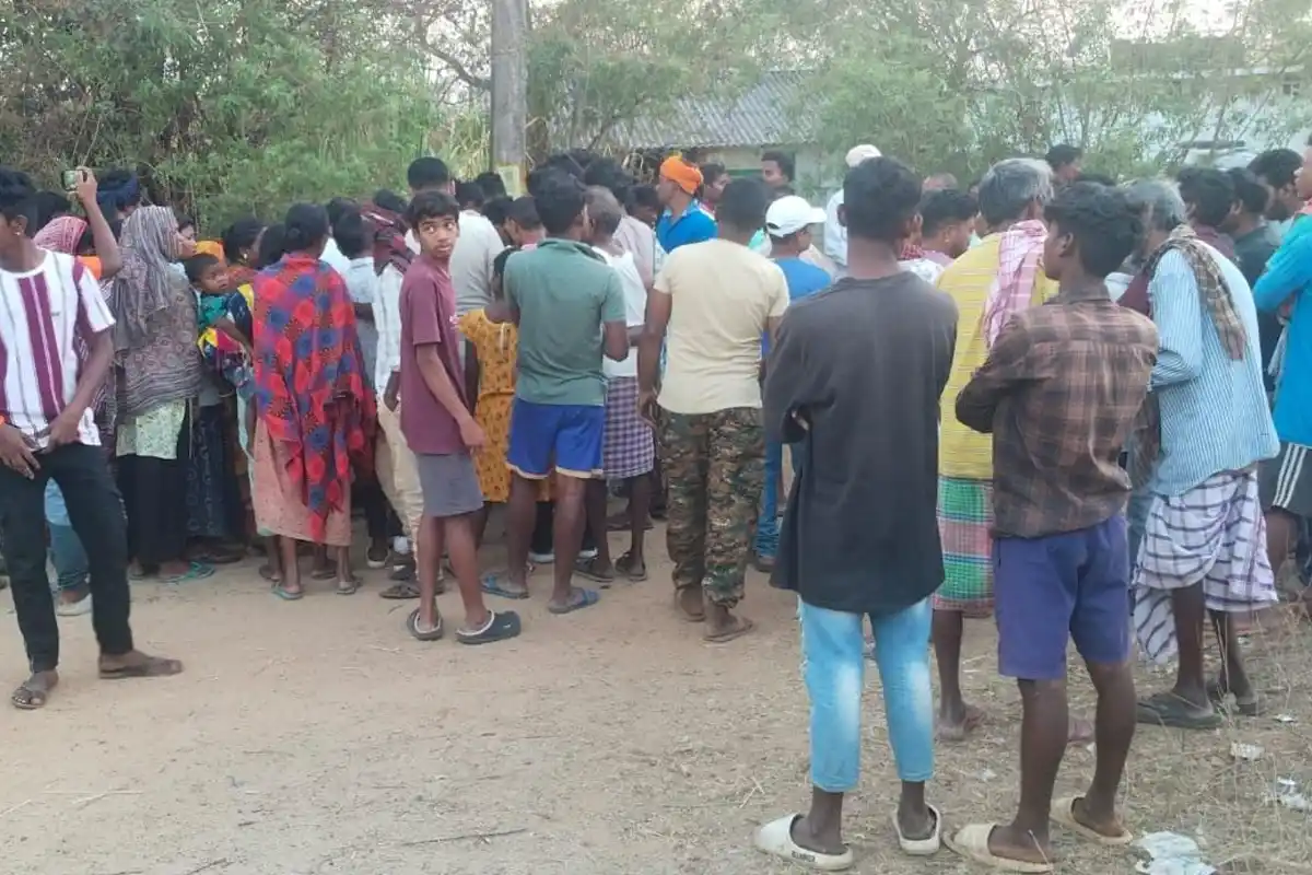 Odisha Mayurbhanj Kangaroo Court: ओड़िशा के मयूरभंज में छागल चोरी के शक में नाबालिग की पिटाई से मौत | Photos 14 Mayurbhanj minor killed kangaroo court goat theft Odisha: ओड़िशा में छागल चोर समझकर नाबालिग को पीट-पीटकर मार डाला (Image Source: RB / Ekbal)