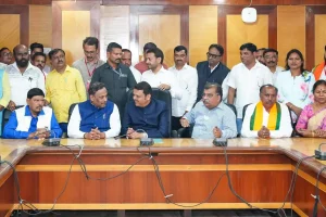 महाराष्ट्र से राज्यसभा के लिए नामांकन दाखिल, मुख्यमंत्री देवेंद्र फडणवीस की मौजूदगी में नेताओं ने भरा पर्चा