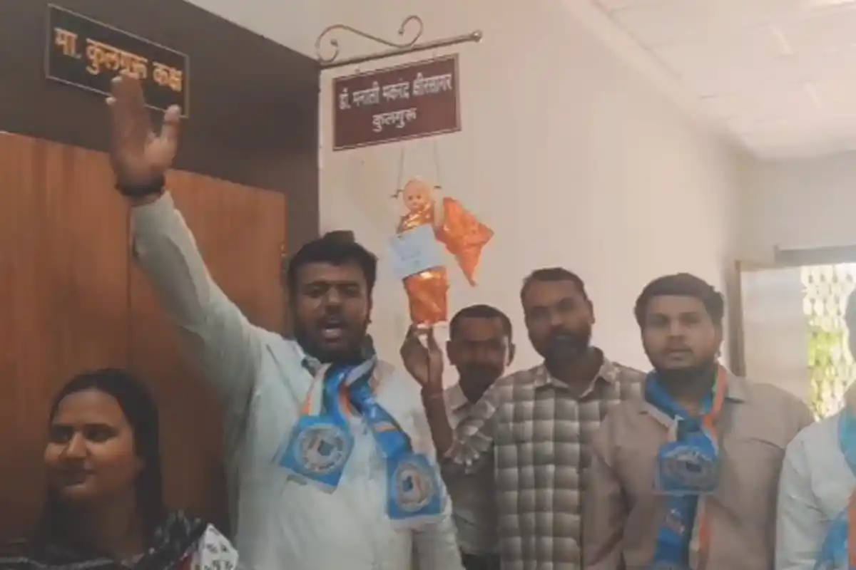 Nagpur NSUI protest against VC Manali Kshirsagar exam department negligence: कुलगुरु मनाली क्षीरसागर पर लगे गंभीर आरोप, परीक्षा रिजल्ट में देरी से छात्र परेशान (Image Source: RB / Jassi)