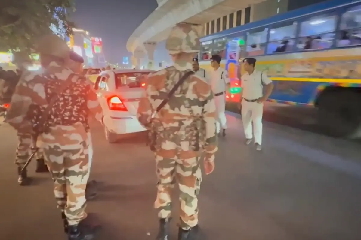 north 24 parganas illegal arms recovered naka checking: बागुईआटी में नाका जांच के दौरान पुलिस ने बरामद किया आग्नेयास्त्र, एक व्यक्ति गिरफ्तार