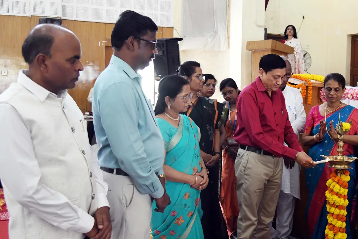 Nagpur Granthostav Reading Culture AI Era: नागपुर में ग्रंथोत्सव को मिला अच्छा प्रतिसाद, एआई के दौर में पढ़ने की आदत बचाने पर जोर