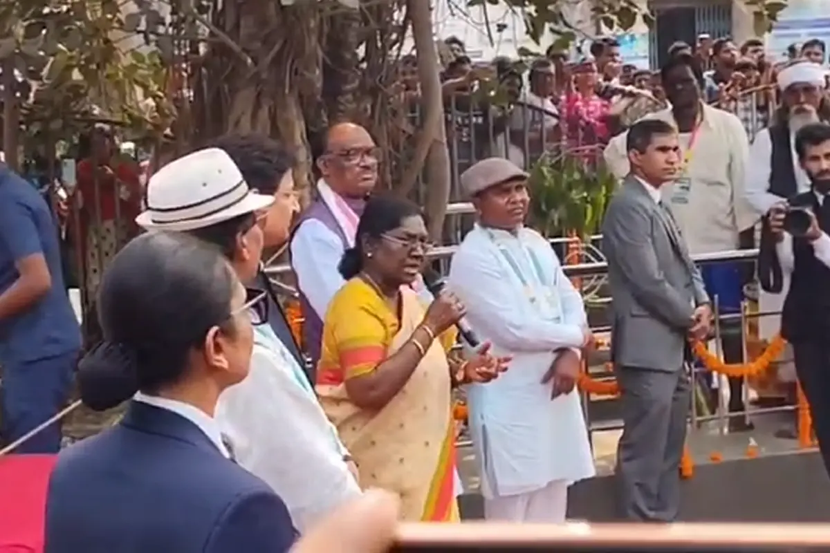 Droupadi Murmu North Bengal Visit: राष्ट्रपति ने कार्यक्रम स्थल बदलने और खाली कुर्सियों पर जताई नाराजगी