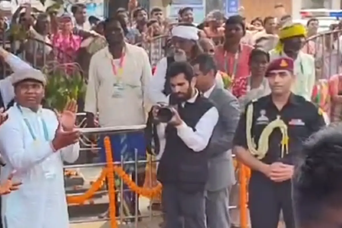 Droupadi Murmu North Bengal Visit: राष्ट्रपति ने कार्यक्रम स्थल बदलने और खाली कुर्सियों पर जताई नाराजगी