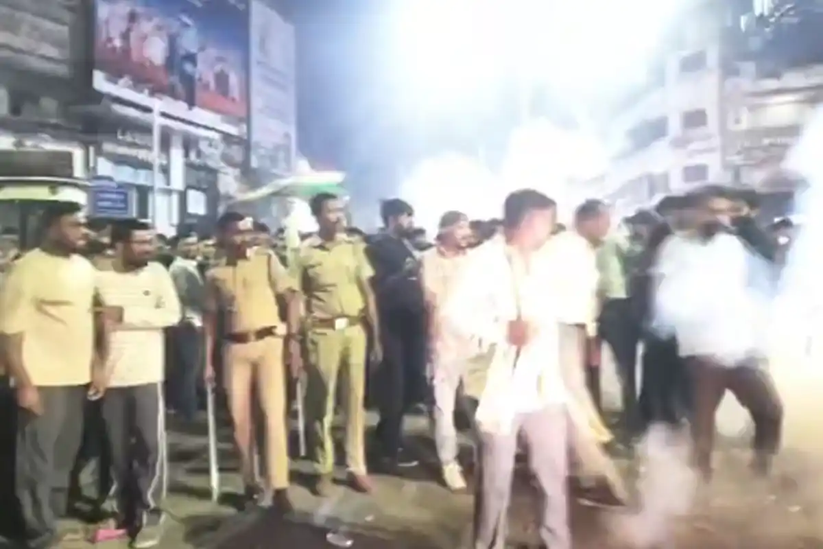 Nagpur: भारत की जीत पर गोकुलपेठ चौक पर उमड़ा जनसैलाब, पूरा शहर जश्न में डूबा 12 India Victory Celebration Nagpur Gokul Peth: गोकुलपेठ चौक पर उमड़ी भीड़, पूरा शहर जश्न में