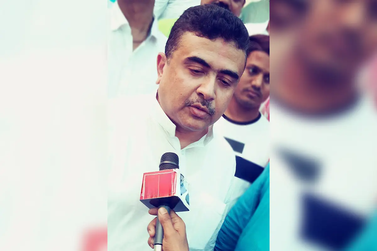 Shuvendu Adhikari: कोलकाता एयरपोर्ट से बागडोगरा रवाना होते समय शुभेंदु अधिकारी ने मुख्यमंत्री और राज्य सरकार के कई फैसलों पर सवाल उठाए और कहा कि लोग अब इन गतिविधियों से परेशान हैं