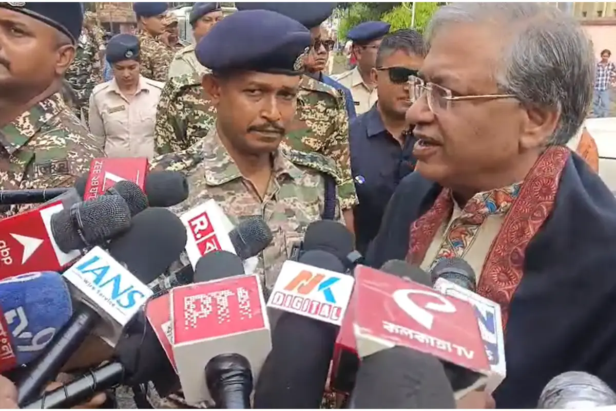 Gyanesh Kumar Visit Belur Math Howrah: राष्ट्रीय चुनाव आयुक्त ज्ञानेश कुमार मंगलवार सुबह बेलूड़ मठ पहुंचे, हावड़ा पुलिस ने पूरे परिसर में कड़ी सुरक्षा तैनात की।