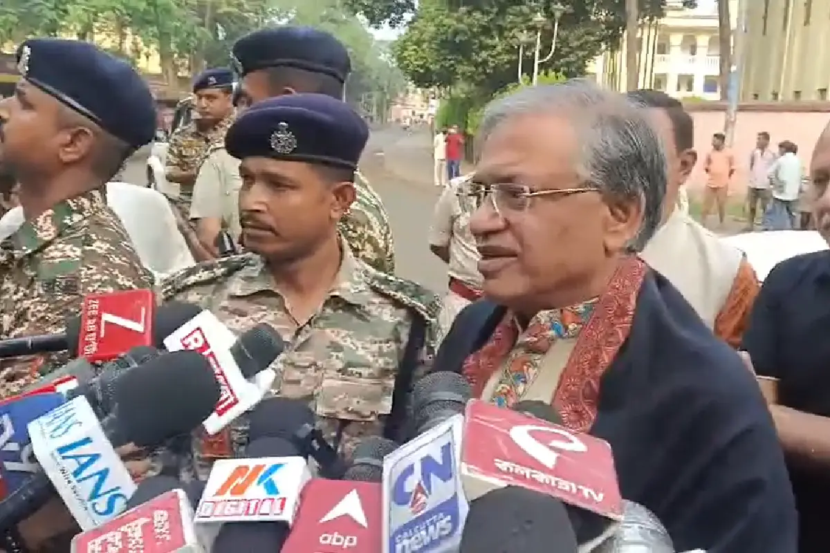 Gyanesh Kumar Visit Belur Math Howrah: राष्ट्रीय चुनाव आयुक्त ज्ञानेश कुमार मंगलवार सुबह बेलूड़ मठ पहुंचे, हावड़ा पुलिस ने पूरे परिसर में कड़ी सुरक्षा तैनात की।