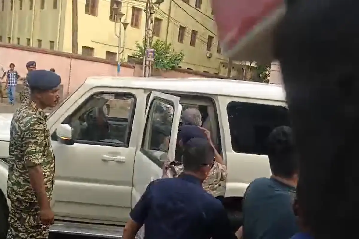 Gyanesh Kumar Visit Belur Math Howrah: राष्ट्रीय चुनाव आयुक्त ज्ञानेश कुमार मंगलवार सुबह बेलूड़ मठ पहुंचे, हावड़ा पुलिस ने पूरे परिसर में कड़ी सुरक्षा तैनात की।