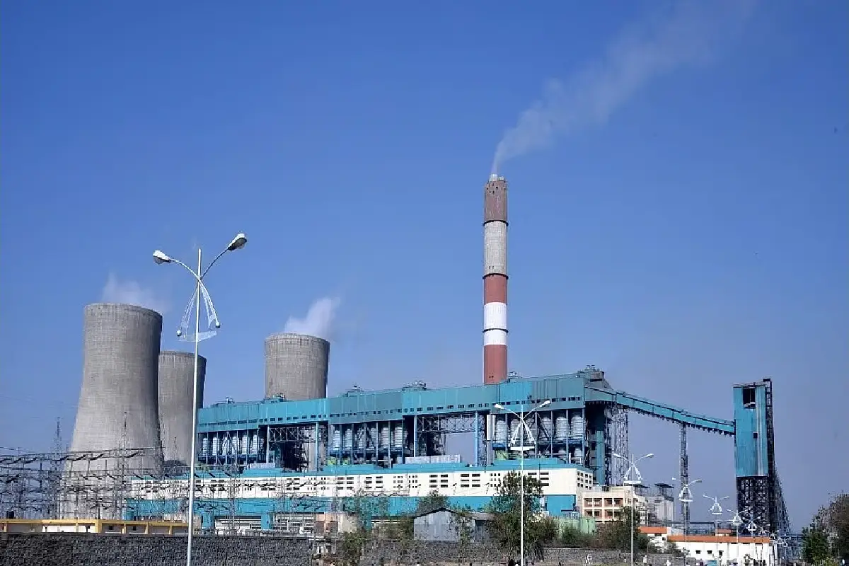 Koradi MAHAGENCO power plant accident Nagpur: नागपुर के कोराडी महाजेनको 660 MW प्रकल्प में टर्बाइन मेंटेनेंस के दौरान हॉट एयर पाइपलाइन लीक होने से चार कर्मचारी घायल।