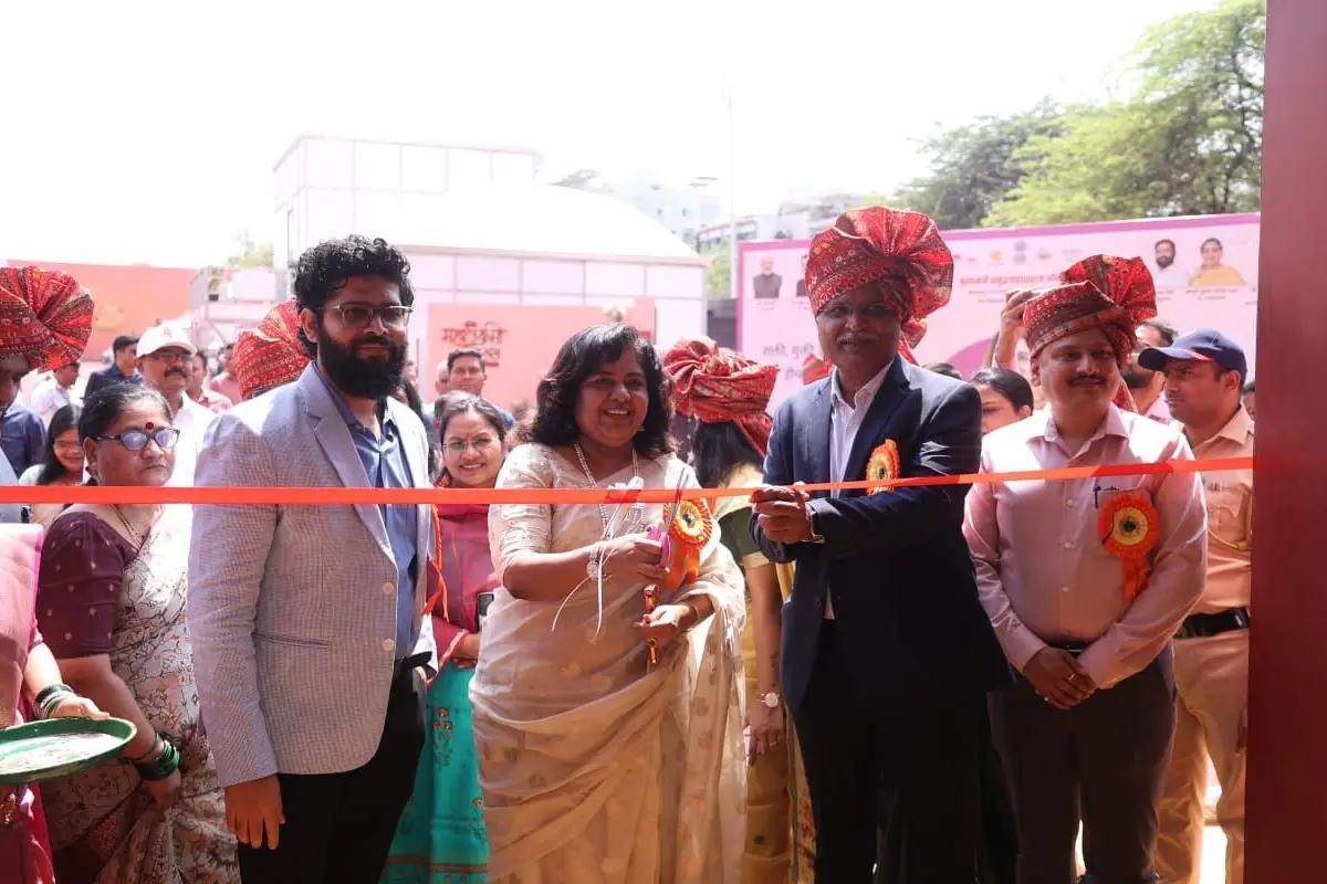 Mahalakshmi Saras 2026 Nagpur exhibition women self-help groups: नागपुर के रेशीमबाग मैदान में महालक्ष्मी सरस 2026 का उद्घाटन। 6.7 लाख स्व-सहायता समूहों की 65 लाख महिलाएं 23 मार्च तक उत्पाद प्रदर्शित करेंगी।