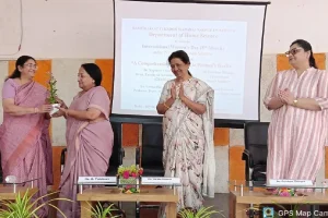 नागपुर विश्वविद्यालय में यशवंतराव चव्हाण की जयंती पर श्रद्धांजलि, अधिकारियों ने अर्पित किए पुष्पहार