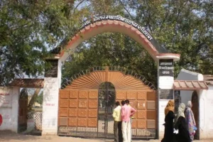 सीवान के DAV कॉलेज में विवाद, ‘महाकाल कंप्यूटर’ को लेकर धरने पर बैठे शिक्षक