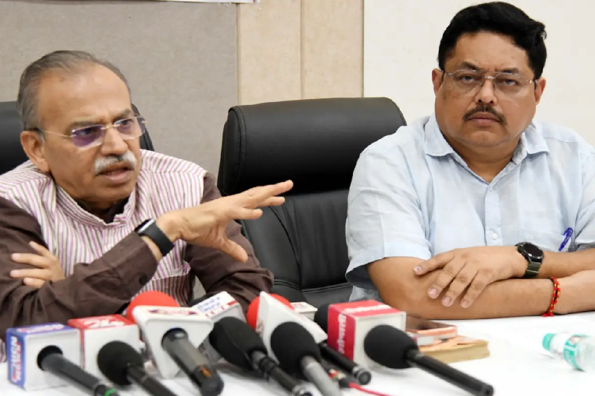 Madh Ka Gaon scheme Maharashtra beekeeping villages: महाराष्ट्र की "मध का गांव" योजना में वर्धा व अमरावती सहित 10 गांवों को ₹5.01 करोड़ की निधि, 348 मधुमक्खी पालकों को प्रशिक्षण।