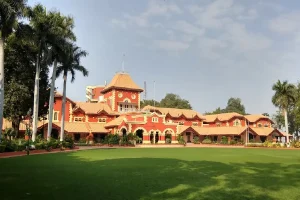 नागपुर, राजभवन के सामने नशे में धुत पांच लोगों ने पुलिस टीम पर किया हमला, चार गिरफ्तार – एक फरार