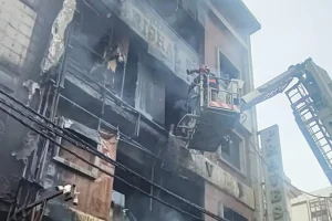 दिल्ली के पालम में भीषण आग, एक ही परिवार के 6 लोगों की मौत, कई झुलसे