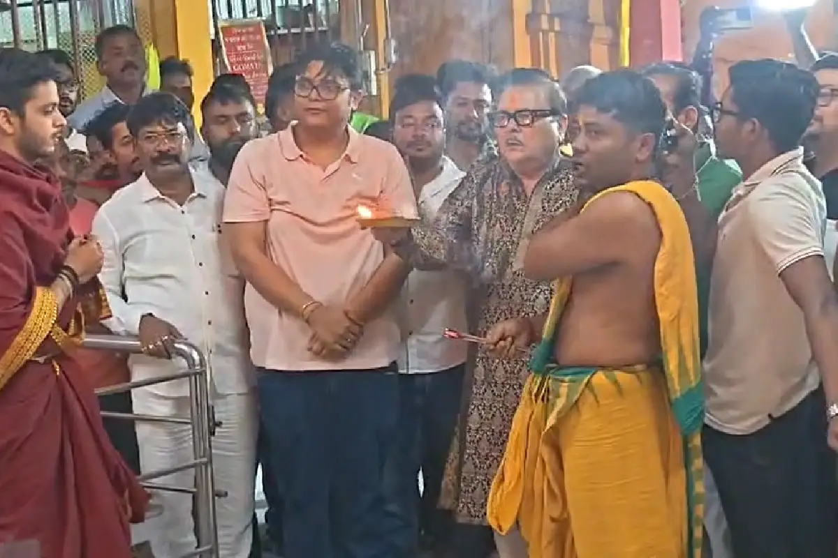 Madan Mitra Kamarhati election campaign: तृणमूल प्रत्याशी मदन मित्र ने कामारहाटी के जगन्नाथ मंदिर में पूजा कर चुनाव प्रचार शुरू किया। सीपीआईएम प्रत्याशी मानस मुखर्जी ने दी वोट लूट पर कड़ी चेतावनी।