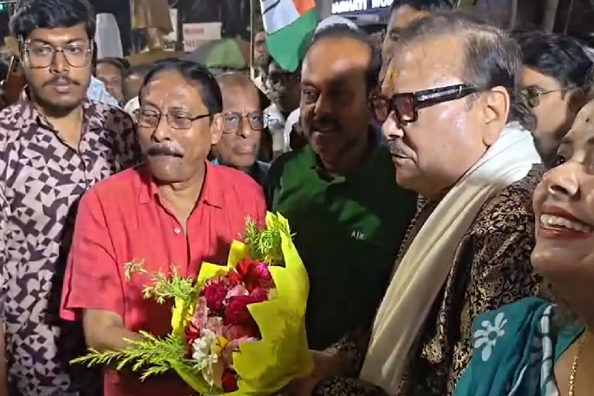 Madan Mitra Kamarhati election campaign: तृणमूल प्रत्याशी मदन मित्र ने कामारहाटी के जगन्नाथ मंदिर में पूजा कर चुनाव प्रचार शुरू किया। सीपीआईएम प्रत्याशी मानस मुखर्जी ने दी वोट लूट पर कड़ी चेतावनी।