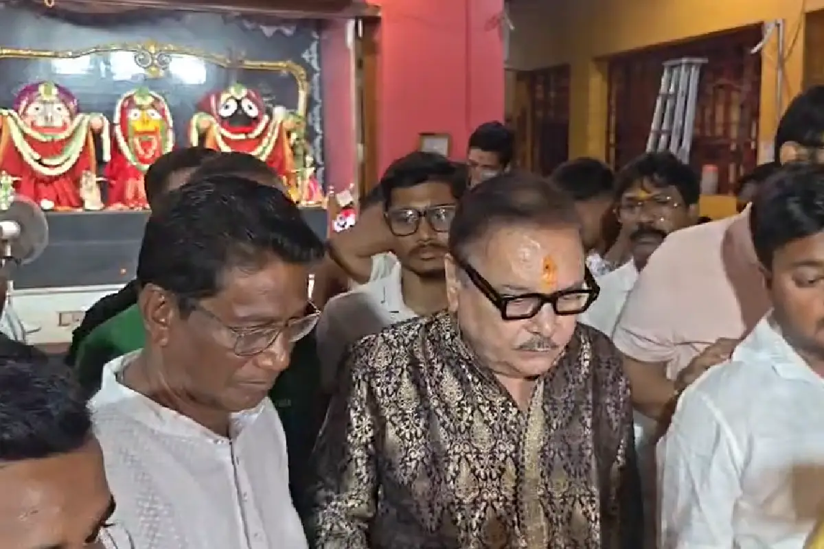 Madan Mitra Kamarhati election campaign: तृणमूल प्रत्याशी मदन मित्र ने कामारहाटी के जगन्नाथ मंदिर में पूजा कर चुनाव प्रचार शुरू किया। सीपीआईएम प्रत्याशी मानस मुखर्जी ने दी वोट लूट पर कड़ी चेतावनी।