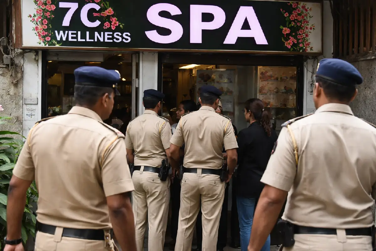 Nagpur spa centre raid prostitution: नागपुर के मनीषनगर में स्पा की आड़ में चल रहे देह व्यापार पर पुलिस का छापा, एक महिला गिरफ्तार, दो पीड़ित महिलाएं सुरक्षित।