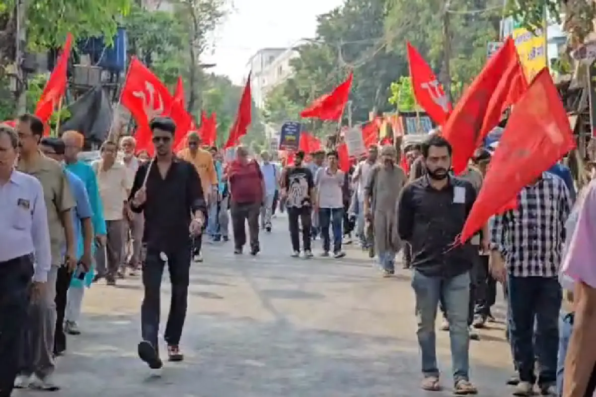 CPIM anti-war protest march Kolkata: कोलकाता में सीपीआईएम का युद्धविरोधी मार्च - कॉलेज स्क्वायर से सियालदह तक। ईरान हमले, गैस मूल्यवृद्धि और मोदी सरकार की विदेश नीति के खिलाफ बामफ्रंट की आवाज।