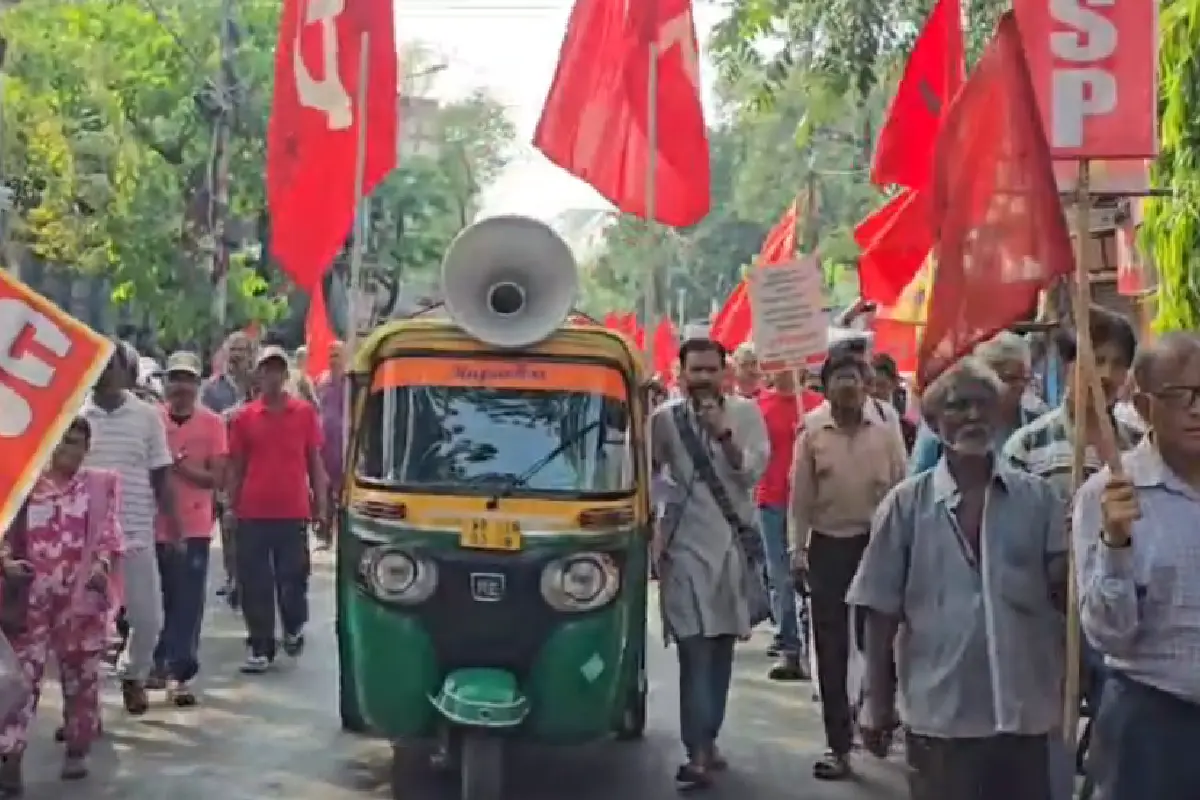 CPIM anti-war protest march Kolkata: कोलकाता में सीपीआईएम का युद्धविरोधी मार्च - कॉलेज स्क्वायर से सियालदह तक। ईरान हमले, गैस मूल्यवृद्धि और मोदी सरकार की विदेश नीति के खिलाफ बामफ्रंट की आवाज।