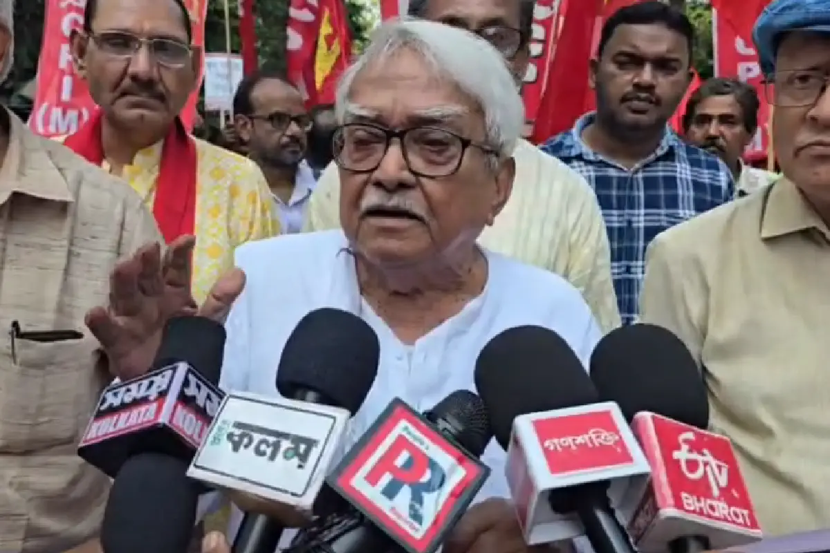 CPIM anti-war protest march Kolkata: कोलकाता में सीपीआईएम का युद्धविरोधी मार्च - कॉलेज स्क्वायर से सियालदह तक। ईरान हमले, गैस मूल्यवृद्धि और मोदी सरकार की विदेश नीति के खिलाफ बामफ्रंट की आवाज।