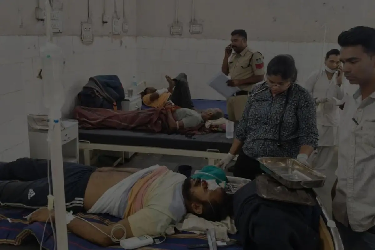 Harda car accident Nagpur pilgrims: हरदा-बैतूल सीमा पर कार पलटने से नागपुर के एक श्रद्धालु की मौत, दो गंभीर। चारों बगलामुखी मंदिर दर्शन कर लौट रहे थे।