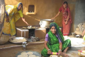 चप्पल पहनकर खाना बनाना कितना सही? जानिए रसोईघर से जुड़ी कुछ जरूरी बातें