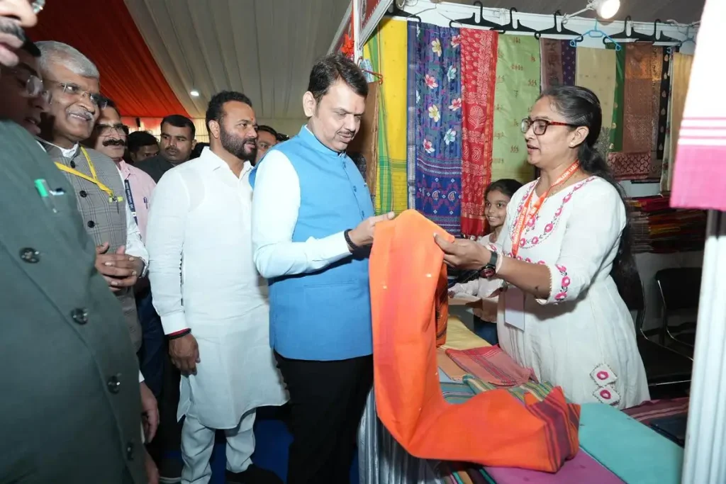 नागपुर में महालक्ष्मी सरस प्रदर्शनी: महिलाओं के सपनों को मिल रहा बाजार