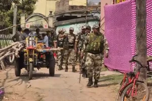 Durgapur: सरकारी दीवार से TMC का लेखन मिटाने पहुंचे निर्वाचन आयोग के दो कर्मियों की पिटाई, केंद्रीय बल तैनात