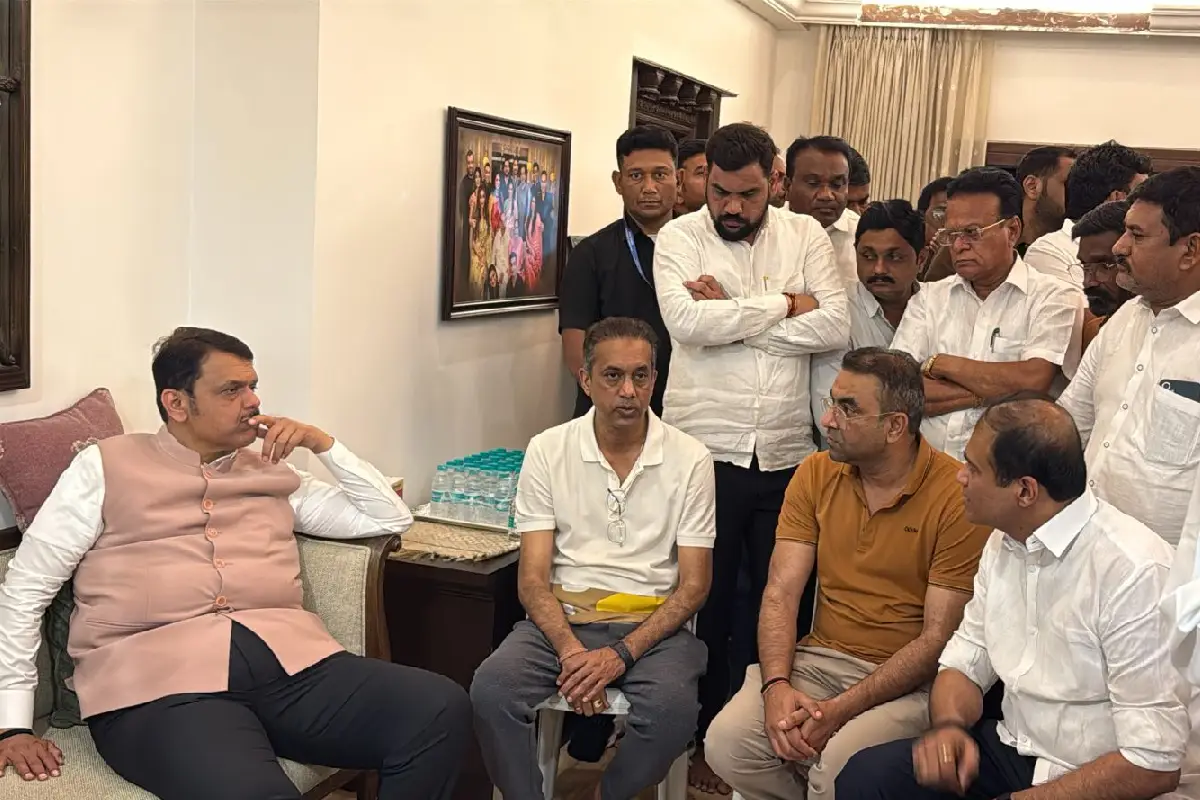 Nagpur News: दत्ताभाऊ मेघे के निधन पर CM फडणवीस की श्रद्धांजलि - विदर्भ ने खोया एक महान दानवीर 11 Datta Meghe death tribute Devendra Fadnavis Vidarbha: मुख्यमंत्री देवेंद्र फडणवीस ने वरिष्ठ नेता दत्ताभाऊ मेघे को श्रद्धांजलि दी, उन्हें विदर्भ का महान दानवीर और जननेता बताया।