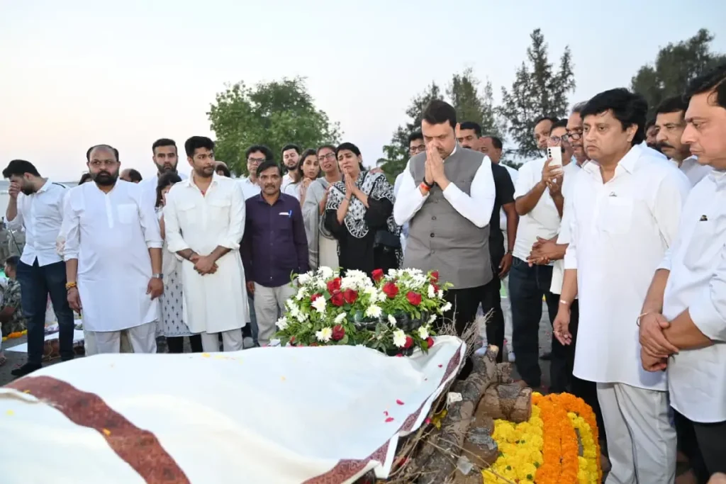 Datta Meghe funeral: पूर्व सांसद दत्ता मेघे का पवनार में राजकीय सम्मान के साथ अंतिम संस्कार, मुख्यमंत्री फडणवीस ने दी श्रद्धांजलि
