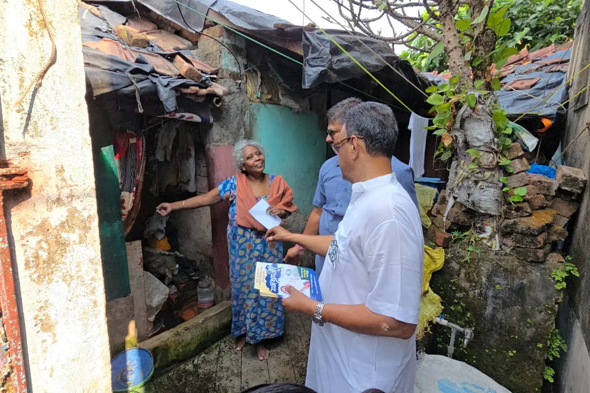 Firhad Hakim Bhabanipur election campaign: फिरहाद हाकिम ने भवानीपुर में घर-घर जाकर ममता बंदोपाध्याय के लिए प्रचार किया, चुनाव आयोग पर लगाए गंभीर आरोप।