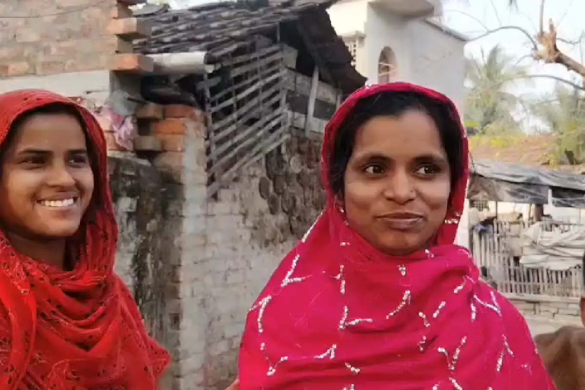 Minakhan bomb recovery West Bengal election: पश्चिम बंगाल चुनाव से पहले मिनाखां में नजीबुर मोल्ला के घर से 22 जिंदा बम बरामद, आरोपी फरार, बम स्क्वाड को सूचना।