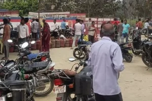 Indian Oil LPG Rules: गैस बुकिंग को लेकर क्या सच में बदले नियम? जानिए पूरी सच्चाई