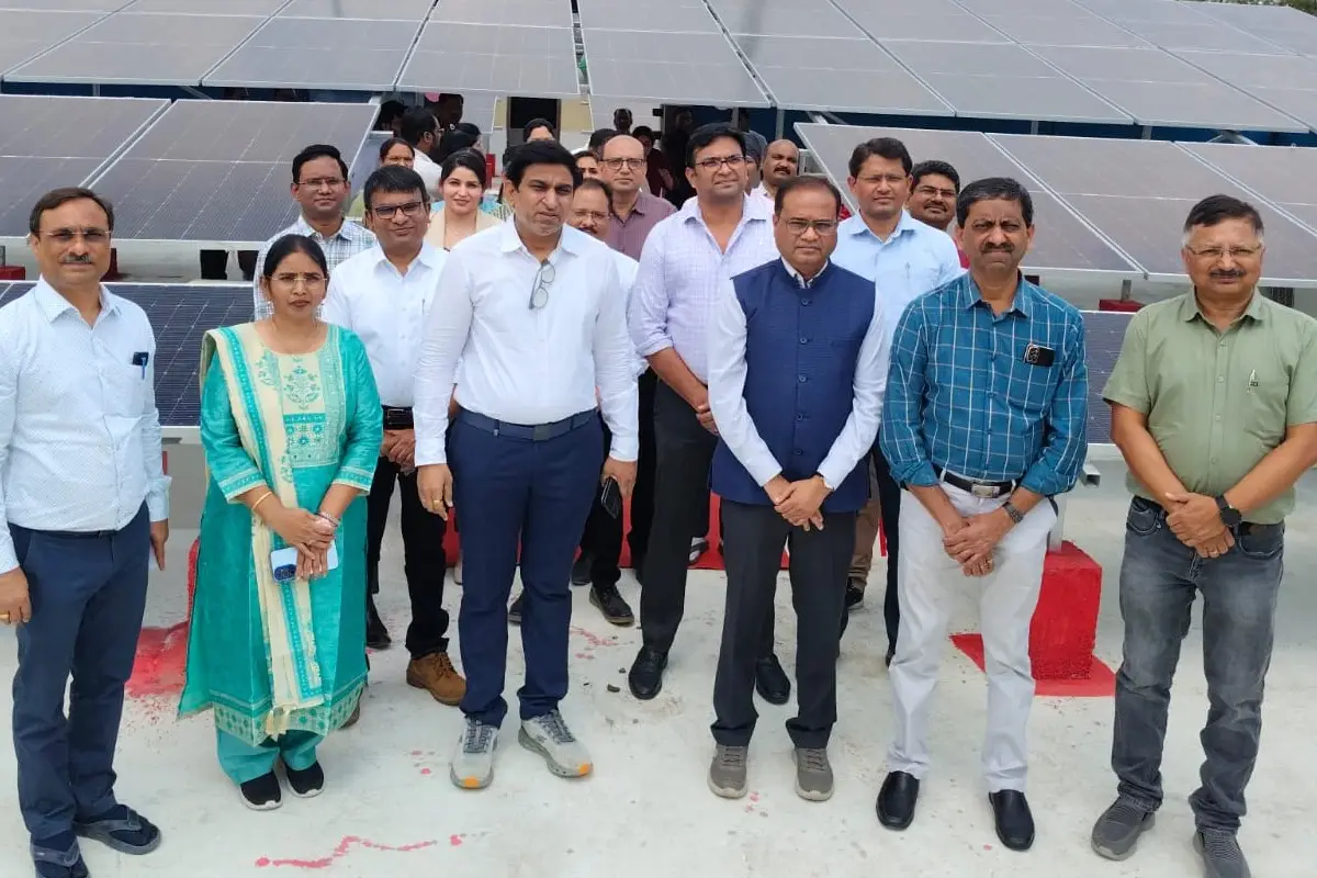 Nagpur News: अंबाझरी SLDC में 60 किलोवाट रूफटॉप सोलर प्रणाली शुरू, महापारेषण ने हरित ऊर्जा की दिशा में उठाया ठोस कदम 12 Nagpur SLDC Ambazari rooftop solar project: नागपुर के अंबाझरी SLDC में महापारेषण ने 60 किलोवाट सोलर प्रणाली शुरू की। कार्बन उत्सर्जन घटेगा, बिजली खर्च में बड़ी बचत होगी।