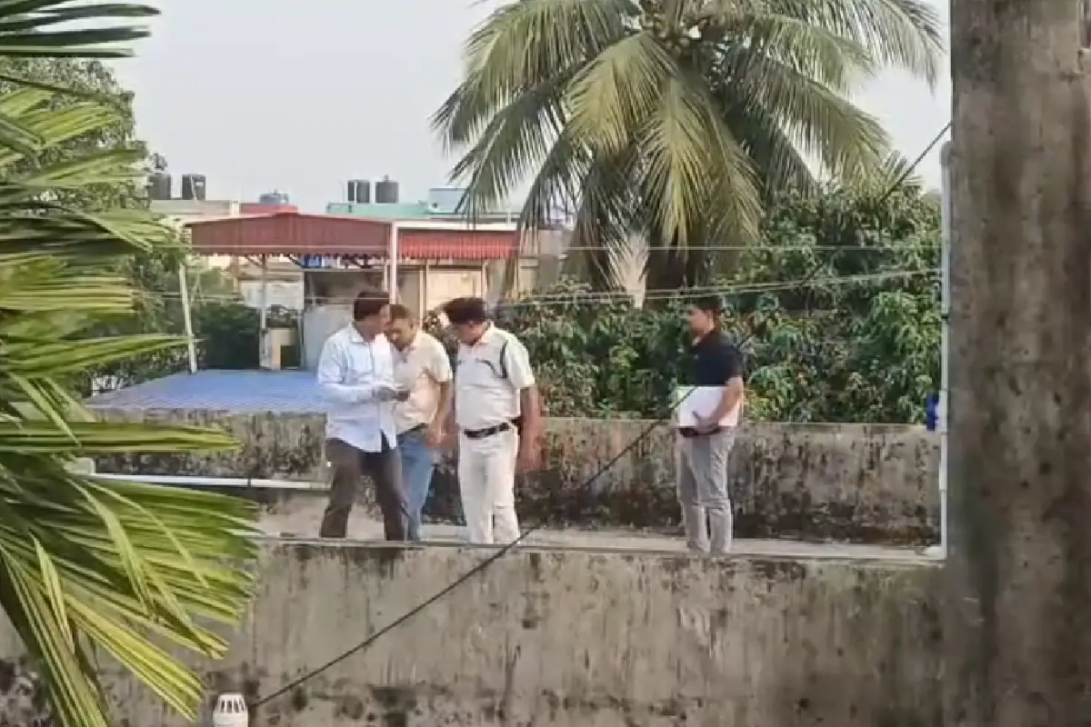 Kolkata News: मध्यरात्रि में पाटुली में गोलीबारी, छत पर हमला, तृणमूल समर्थक की हत्या 12 Patuli Jadavpur shooting TMC supporter killed Kolkata: कोलकाता के पाटुली में रात को छत पर गोलीबारी, तृणमूल समर्थक राहुल दे की मौत, एक घायल, पुलिस ने चार को गिरफ्तार किया।